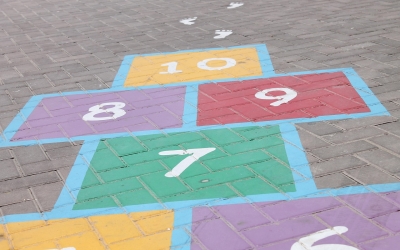 De la couleur et des jeux dans la cour d'école ! 